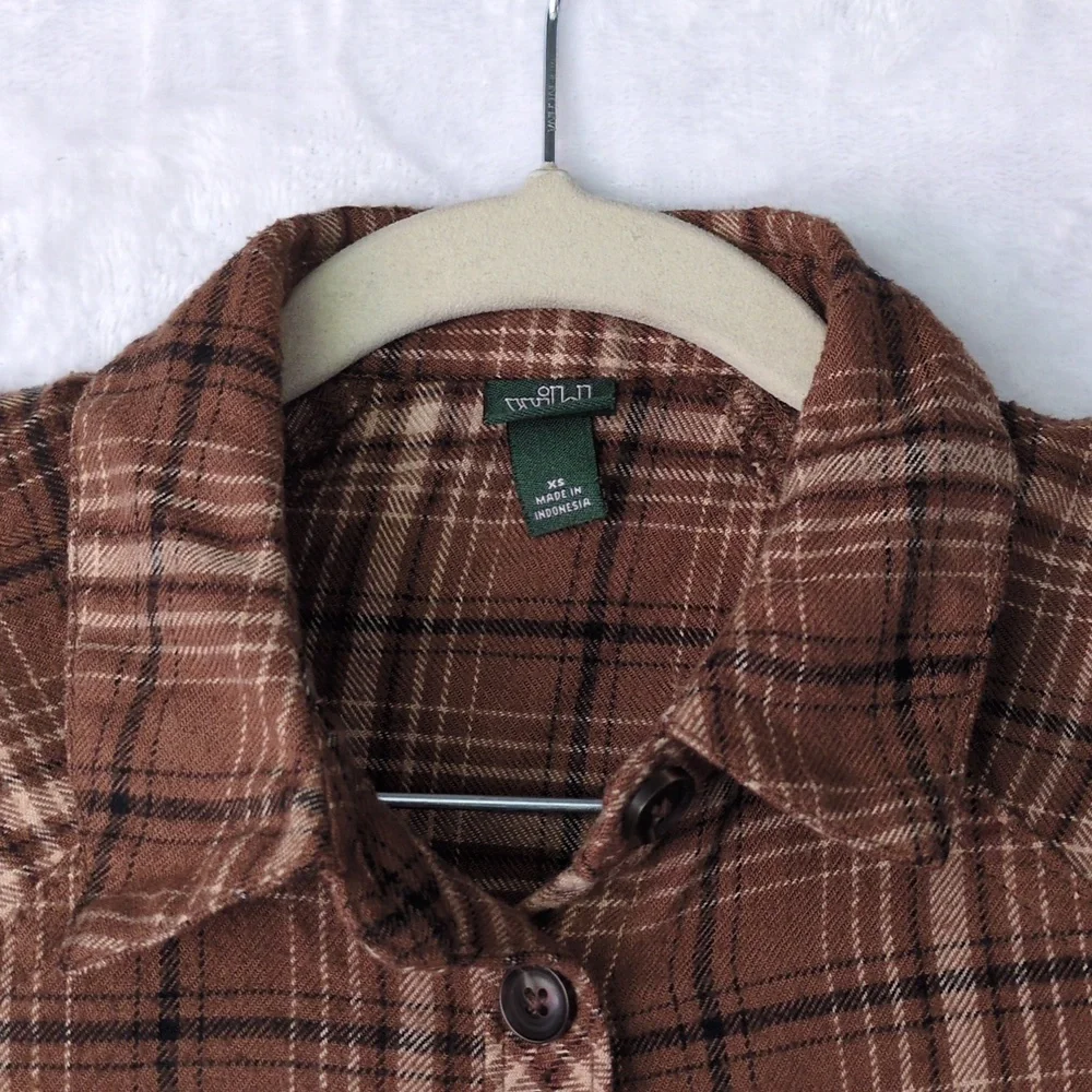 Wild Fable‎ Women's Brown Plaid Raw Hem Grunge Oversized Button Shirt Size XS - Picture 3 of 9